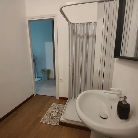 - Mxp, Lakes, Leonardo, 2 Bedrooms * Sesto Calende